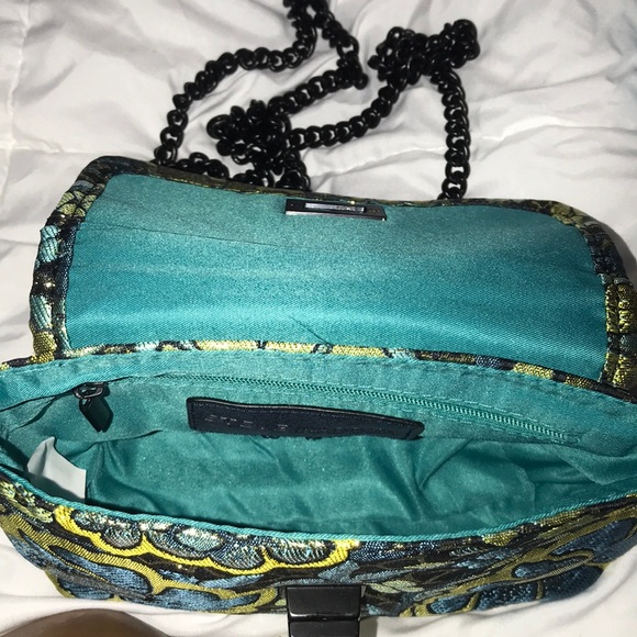 STEVE MADDEN small super stylish flower fabric bag. - Picture 5 of 9